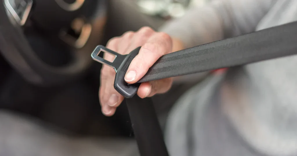 How to fix a car seatbelt that won't lock - A clean seatbelt buckle