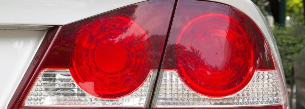 how to replace a car brake light bulb